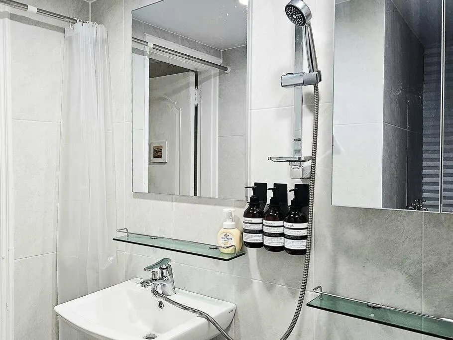 Apartament Gangnam Cozy Stay Near Sinnonhyeon, 3 Queen Beds, Sofa Seul Korea Południowa