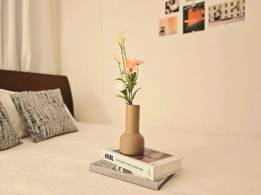 Gangnam Cozy Stay Near Sinnonhyeon, 3 Queen Beds, Sofa Szöul