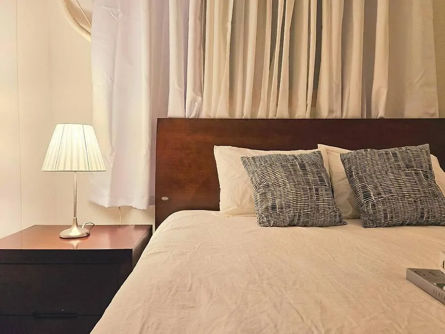 Gangnam Cozy Stay Near Sinnonhyeon, 3 Queen Beds, Sofa Szöul Apartman